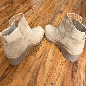 Dolce Vita cream booties